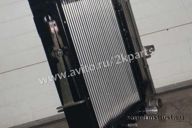 Водяной радиатор на Komatsu PC200-7