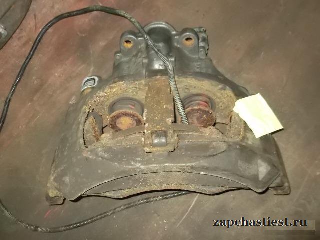 Суппорт тормозной RH Mercedes Benz 9444203901