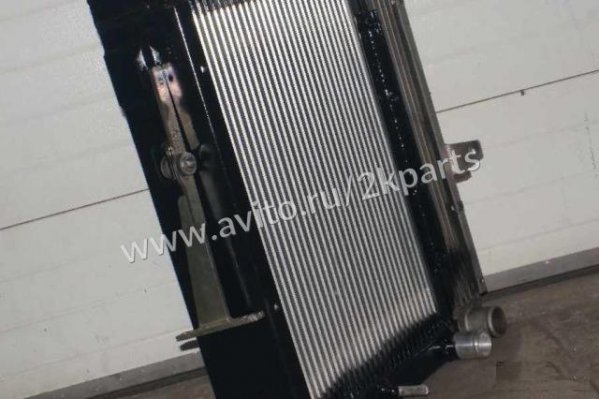 Водяной радиатор на Komatsu PC200-7